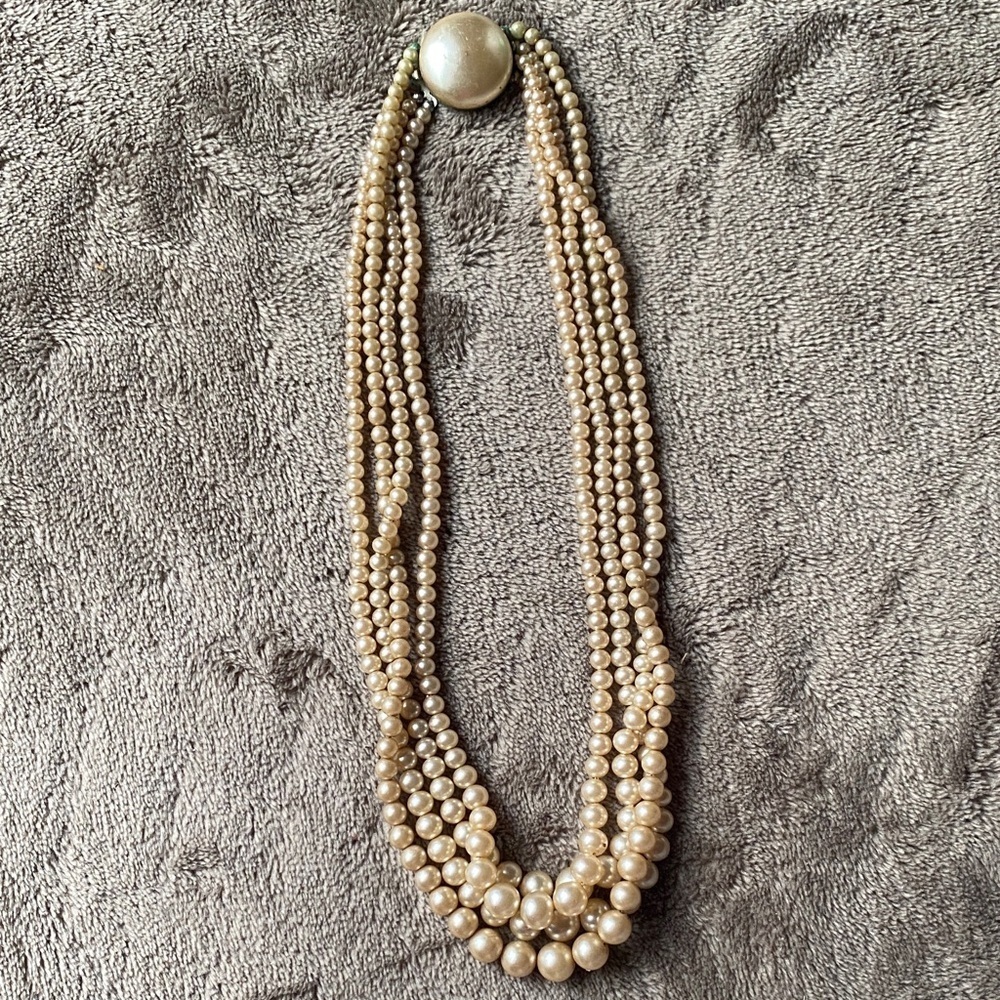 Vintage faux Cream Pearl Necklace